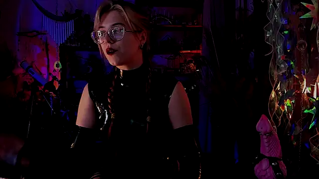 Snapshot of Scarlett_Wanner chatting on December 15, 2024, 7:42 pm Scarlett Wanner online show from December 15, 2024, 7:42 pm