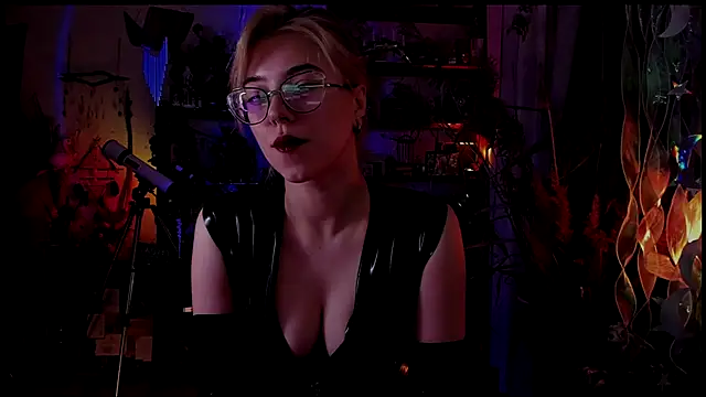 Snapshot of Scarlett_Wanner chatting on December 4, 2024, 8:23 pm Scarlett Wanner online show from December 4, 2024, 8:23 pm