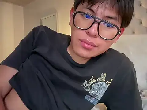 Snapshot of sweetxnico chatting on July 23, 2026, 1:52 pm sweetxnico online show from July 23, 2026, 1:52 pm