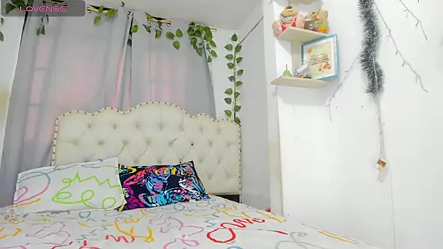 Snapshot of khalyn_jenner chatting on September 23, 2025, 9:44 pm khalyn jenner online show from September 23, 2025, 9:44 pm