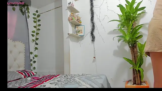 Snapshot of khalyn_jenner chatting on October 4, 2025, 8:32 pm khalyn jenner online show from October 4, 2025, 8:32 pm