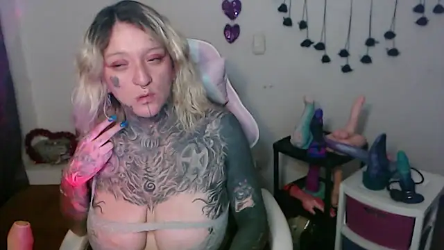 Snapshot of SLOPPYTITSS chatting on May 18, 2026, 12:00 am SLOPPYTITSS online show from May 18, 2026, 12:00 am