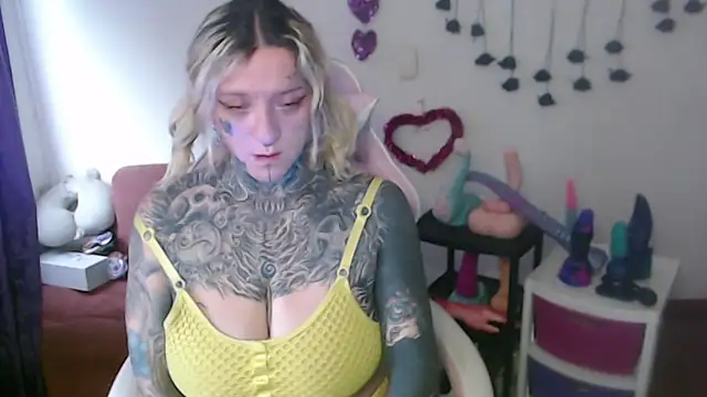 Snapshot of SLOPPYTITSS chatting on April 3, 2026, 10:38 pm SLOPPYTITSS online show from April 3, 2026, 10:38 pm