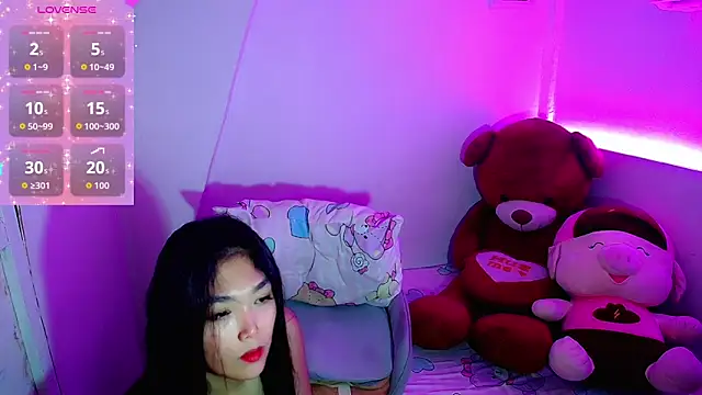 Snapshot of TR4NSCUTI3 chatting on November 6, 2025, 8:57 pm TR4NSCUTI3 online show from November 6, 2025, 8:57 pm