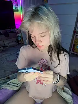 Snapshot of Cutiepiespanks chatting on April 25, 2026, 12:35 am Cutiepiespanks online show from April 25, 2026, 12:35 am