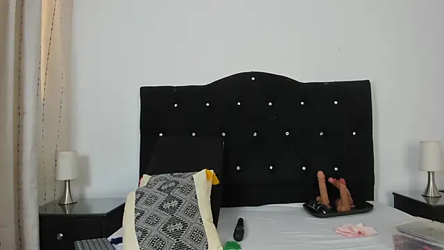 Keira Lennox online show from November 22, 2025, 11:42 am