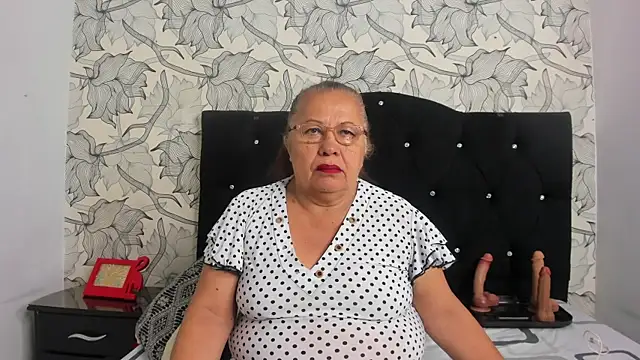 Keira Lennox online show from December 15, 2025, 11:49 am