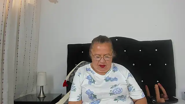 Keira Lennox online show from November 11, 2025, 11:27 am