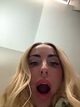 Snapshot of EmaSalis chatting on March 22, 2026, 2:18 pm EmaSalis online show from March 22, 2026, 2:18 pm