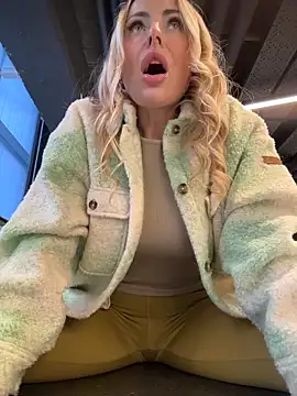 Snapshot of EmaSalis chatting on March 17, 2026, 8:50 am EmaSalis online show from March 17, 2026, 8:50 am