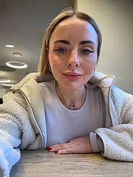 Snapshot of EmaSalis chatting on March 24, 2026, 8:25 am EmaSalis online show from March 24, 2026, 8:25 am