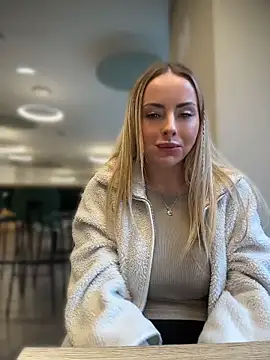 Snapshot of EmaSalis chatting on April 13, 2026, 7:23 am EmaSalis online show from April 13, 2026, 7:23 am