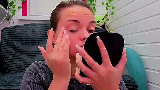 Snapshot of Misss_Vikk chatting on November 28, 2025, 6:02 am Misss Vikk online show from November 28, 2025, 6:02 am