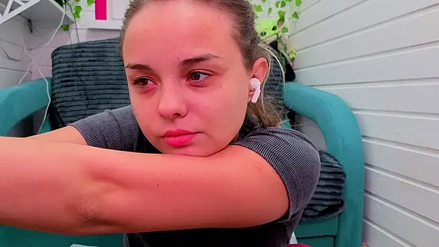 Snapshot of Misss_Vikk chatting on November 29, 2025, 6:13 am Misss Vikk online show from November 29, 2025, 6:13 am