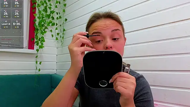 Snapshot of Misss_Vikk chatting on October 5, 2025, 6:15 am Misss Vikk online show from October 5, 2025, 6:15 am