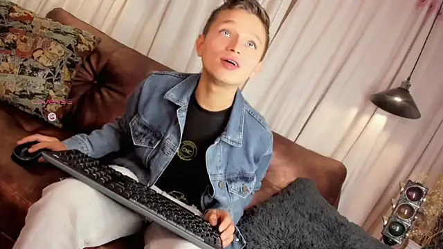 Snapshot of Tim_wolf chatting on December 15, 2025, 11:10 pm Tim wolf online show from December 15, 2025, 11:10 pm