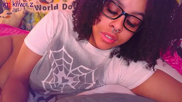 Snapshot of N1NT3NDH03 chatting on February 25, 2025, 5:08 am N1NT3NDH03 online show from February 25, 2025, 5:08 am