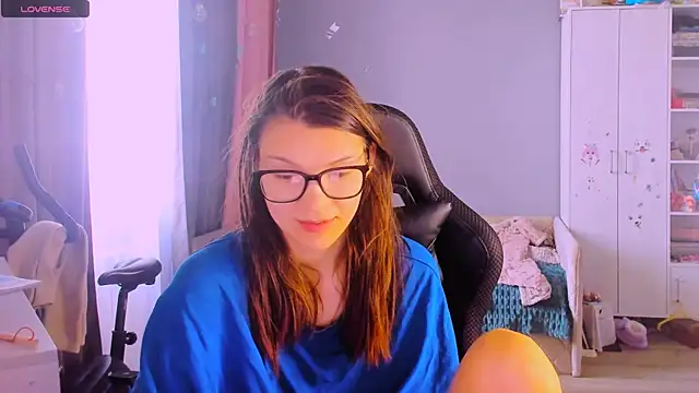 MollyLollipop online show from April 14, 2026, 5:01 am