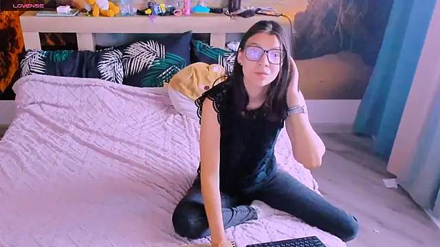 Snapshot of MollyLollipop chatting on July 2, 2026, 3:07 am MollyLollipop online show from July 2, 2026, 3:07 am