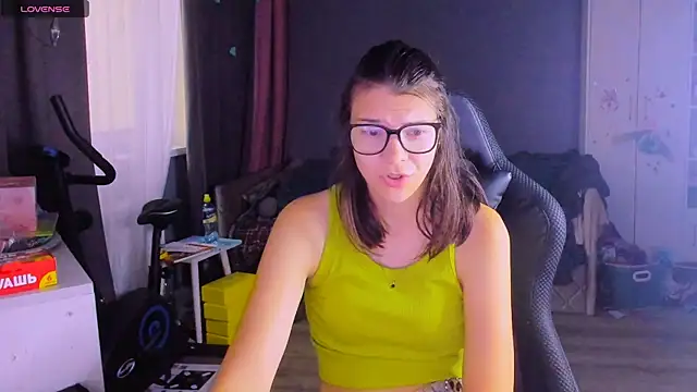 Snapshot of MollyLollipop chatting on August 4, 2026, 3:44 am MollyLollipop online show from August 4, 2026, 3:44 am
