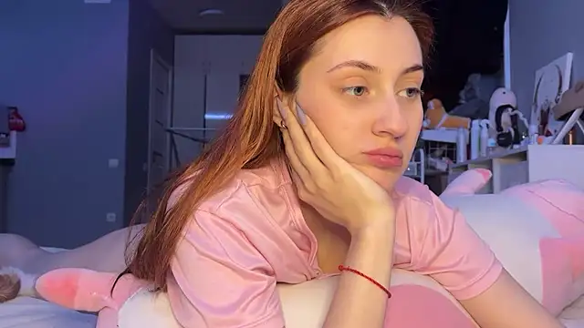 Uniarten online show from February 5, 2025, 2:37 pm