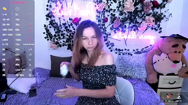 Snapshot of Bell_a_mi_ chatting on December 14, 2025, 1:39 pm Bell a mi online show from December 14, 2025, 1:39 pm