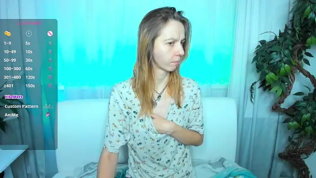 Snapshot of Bell_a_mi_ chatting on November 2, 2025, 10:42 am Bell a mi online show from November 2, 2025, 10:42 am