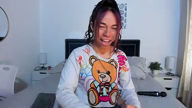 ZulyMichels online show from November 6, 2025, 12:31 pm