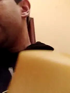 Snapshot of White_rabbit_ chatting on February 14, 2025, 10:36 pm White rabbit  online show from February 14, 2025, 10:36 pm