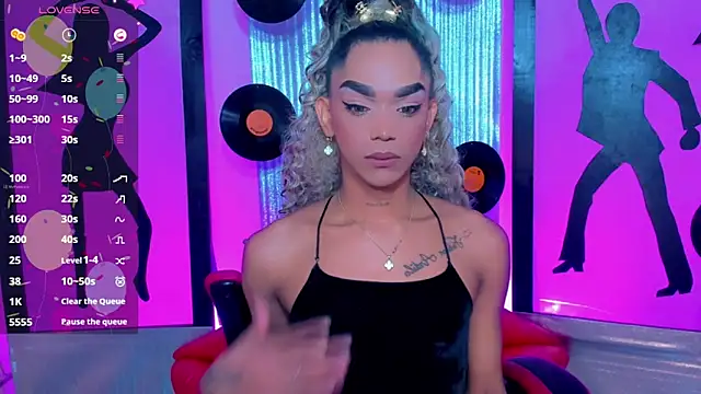 Snapshot of nickyminach_ chatting on February 19, 2026, 3:25 am nickyminach online show from February 19, 2026, 3:25 am