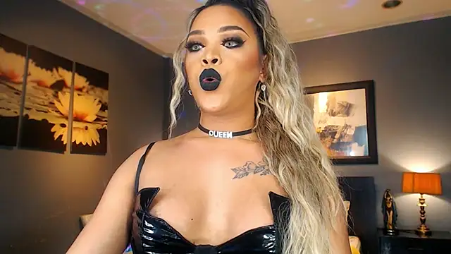 Snapshot of MarryQueen22 chatting on February 24, 2026, 12:44 am MarryQueen22 online show from February 24, 2026, 12:44 am