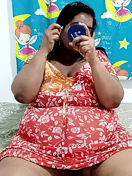 Snapshot of SusanaEshwar chatting on February 15, 2026, 7:24 pm SusanaEshwar online show from February 15, 2026, 7:24 pm