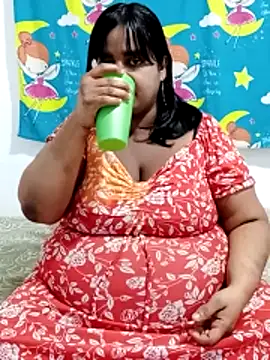 Snapshot of SusanaEshwar chatting on February 14, 2026, 10:43 pm SusanaEshwar online show from February 14, 2026, 10:43 pm