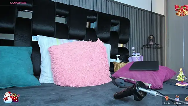 Snapshot of levana1 chatting on December 15, 2025, 10:37 pm levana1 online show from December 15, 2025, 10:37 pm