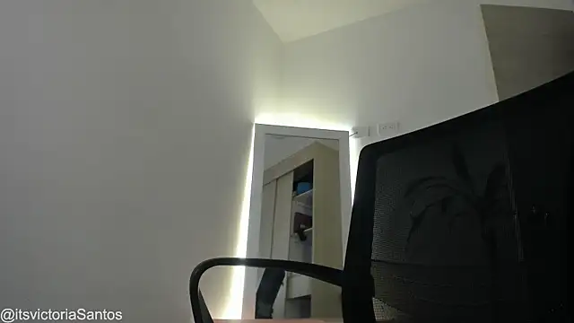 Snapshot of Victoriasant chatting on April 14, 2026, 3:00 am Victoriasant online show from April 14, 2026, 3:00 am