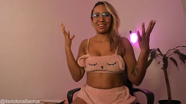 Snapshot of Victoriasant chatting on March 27, 2026, 8:26 am Victoriasant online show from March 27, 2026, 8:26 am