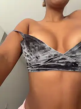 Snapshot of Victoriasant chatting on April 4, 2026, 6:58 pm Victoriasant online show from April 4, 2026, 6:58 pm