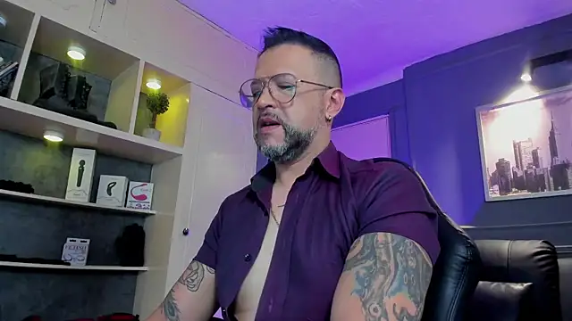 Snapshot of MrFrank_tattoo chatting on January 11, 2026, 1:29 pm MrFrank tattoo online show from January 11, 2026, 1:29 pm