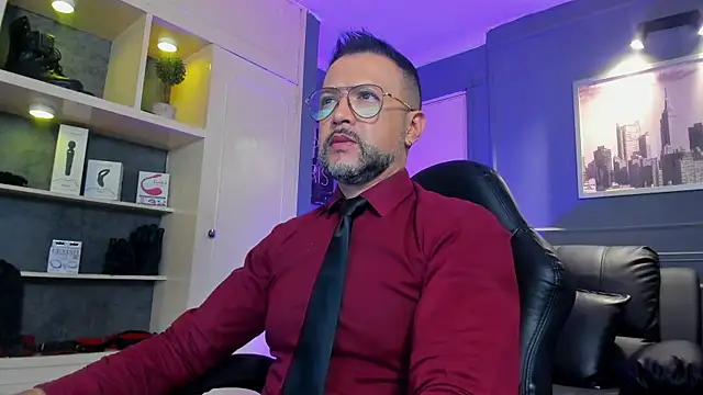 Snapshot of MrFrank_tattoo chatting on December 17, 2025, 11:37 am MrFrank tattoo online show from December 17, 2025, 11:37 am