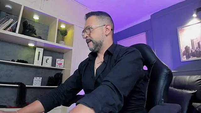 Snapshot of MrFrank_tattoo chatting on December 16, 2025, 1:04 pm MrFrank tattoo online show from December 16, 2025, 1:04 pm