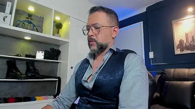 Snapshot of MrFrank_tattoo chatting on June 23, 2026, 2:37 pm MrFrank tattoo online show from June 23, 2026, 2:37 pm