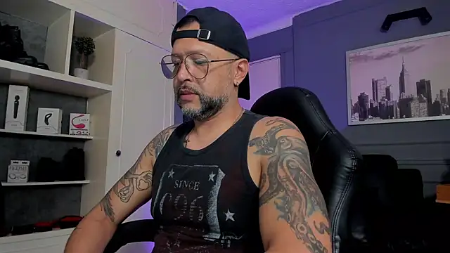 Snapshot of MrFrank_tattoo chatting on September 26, 2025, 11:33 pm MrFrank tattoo online show from September 26, 2025, 11:33 pm