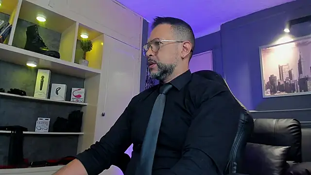 Snapshot of MrFrank_tattoo chatting on November 28, 2025, 12:27 pm MrFrank tattoo online show from November 28, 2025, 12:27 pm