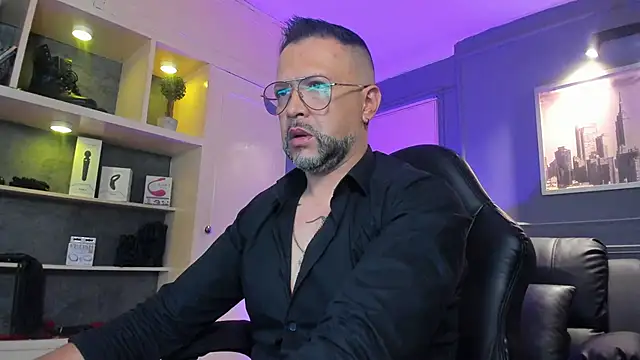 Snapshot of MrFrank_tattoo chatting on December 20, 2025, 11:24 am MrFrank tattoo online show from December 20, 2025, 11:24 am