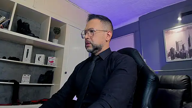 Snapshot of MrFrank_tattoo chatting on October 16, 2025, 1:41 pm MrFrank tattoo online show from October 16, 2025, 1:41 pm