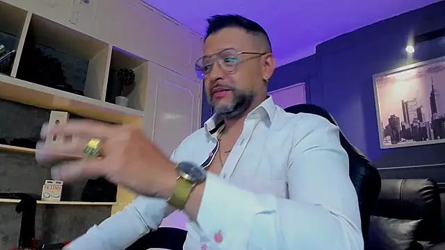 Snapshot of MrFrank_tattoo chatting on November 6, 2025, 12:20 pm MrFrank tattoo online show from November 6, 2025, 12:20 pm