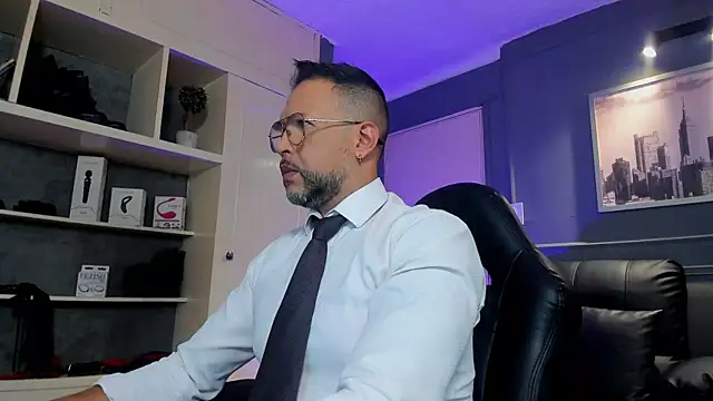 Snapshot of MrFrank_tattoo chatting on November 10, 2025, 12:21 pm MrFrank tattoo online show from November 10, 2025, 12:21 pm