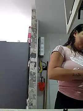 Snapshot of LizzRouse chatting on November 15, 2025, 3:16 pm LizzRouse online show from November 15, 2025, 3:16 pm