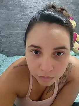 Snapshot of LizzRouse chatting on November 21, 2025, 7:57 pm LizzRouse online show from November 21, 2025, 7:57 pm