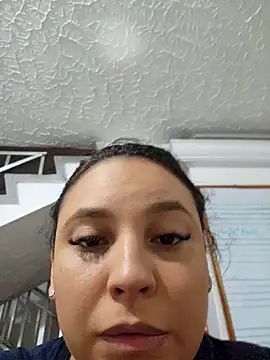 Snapshot of LizzRouse chatting on October 18, 2025, 12:29 pm LizzRouse online show from October 18, 2025, 12:29 pm